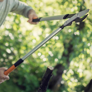 TIJERA DE PODA DOS MANOS FISKARS CON CREMALLERA