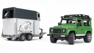 LAND ROVER DEFENDER CON REMOLQUE PARA CABALLOS